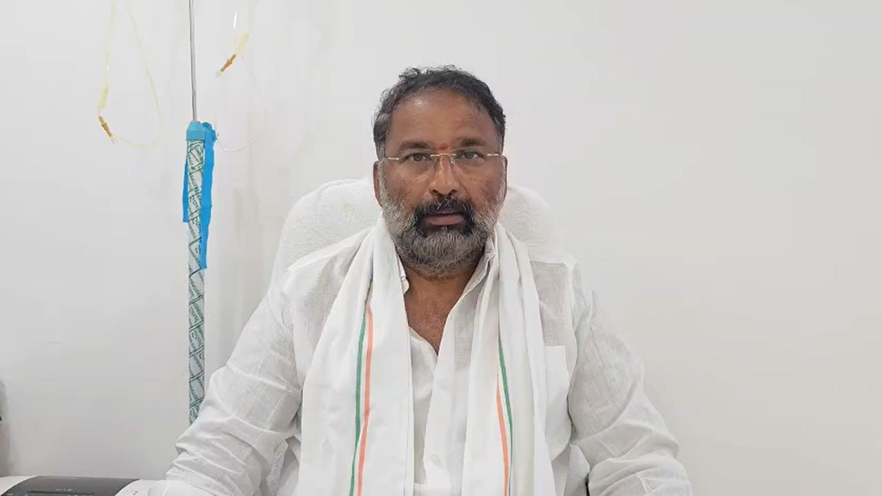అధికారిని కాపాడిన మంత్రి శ్రీహరి సమయస్ఫూర్తి