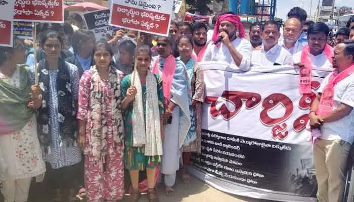 విద్యార్థుల సమస్యలపై అచ్చంపేటలో బీఆర్ఎస్వీ ఆందోళన