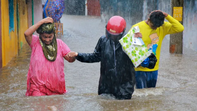 Heavy Rains in Tamil Nadu, Schools Shut in Five Districts Including Chennai