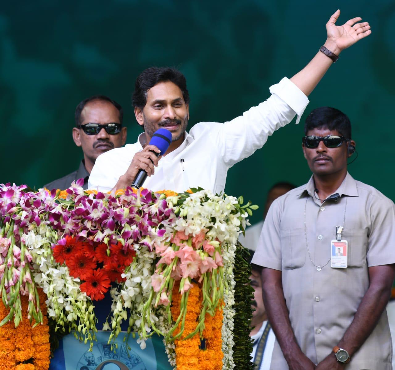 చంద్రబాబు హార్టికల్చర్ వ్యాఖ్యలకు జగన్ కౌంటర్..