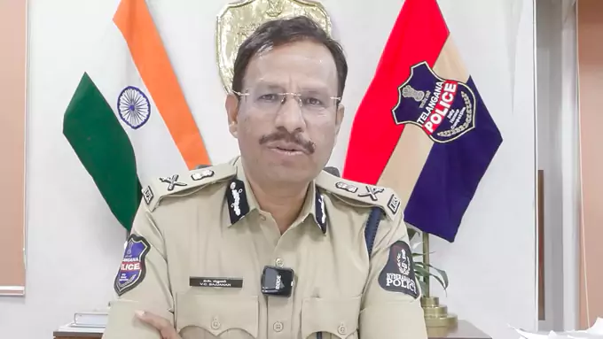 దసరా వేళ బోనుల్లో పాలపిట్టలు.. నాలుగింటిని కాపాడిన పోలీసులు