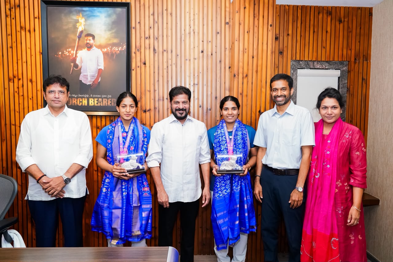 గాయత్రి, త్రిసా జాలీకి సీఎం రేవంత్ అభినందనలు