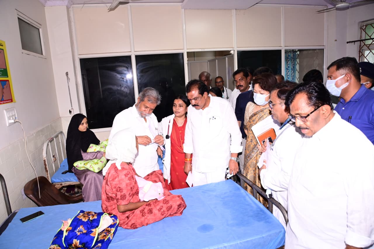 రిమ్స్‌ ఫైర్‌ సేఫ్టీపై అధికారులతో మంత్రి సమీక్ష