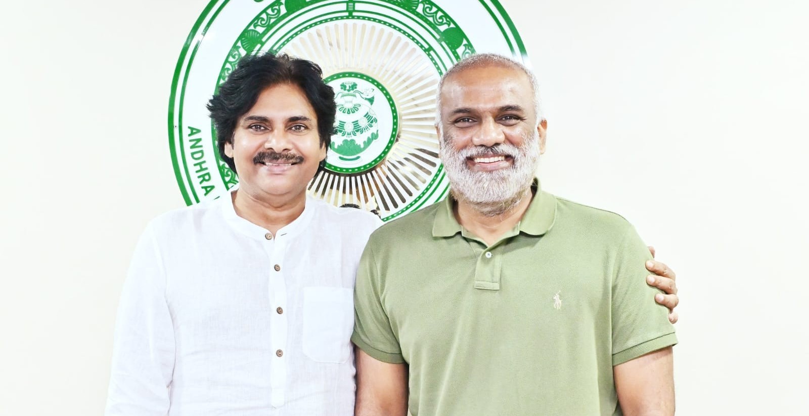 పవన్ కళ్యాణ్ తో వంగవీటి రాధాకృష్ణ ఆత్మీయ భేటీ