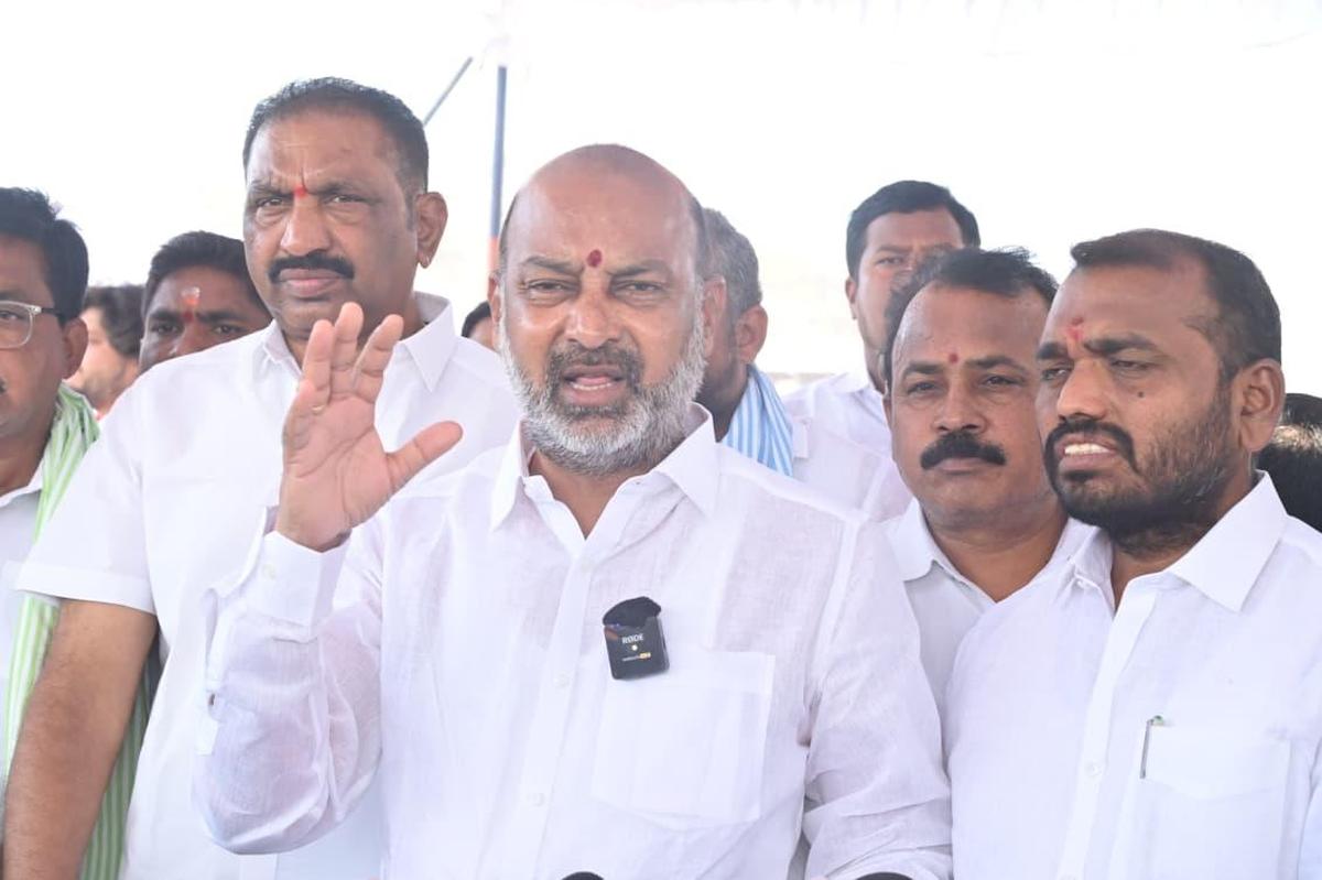 భూదోపిడీపై రేవంత్ డ్రామా...ఏఐసీసీ ఈఎంఐ కోసమే - బండి సంజయ్