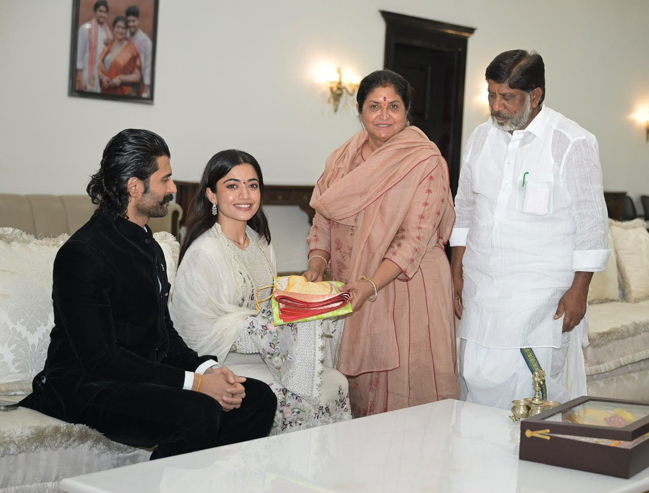 రష్మికకు భట్టి విక్రమార్క దంపతుల దసరా కానుక