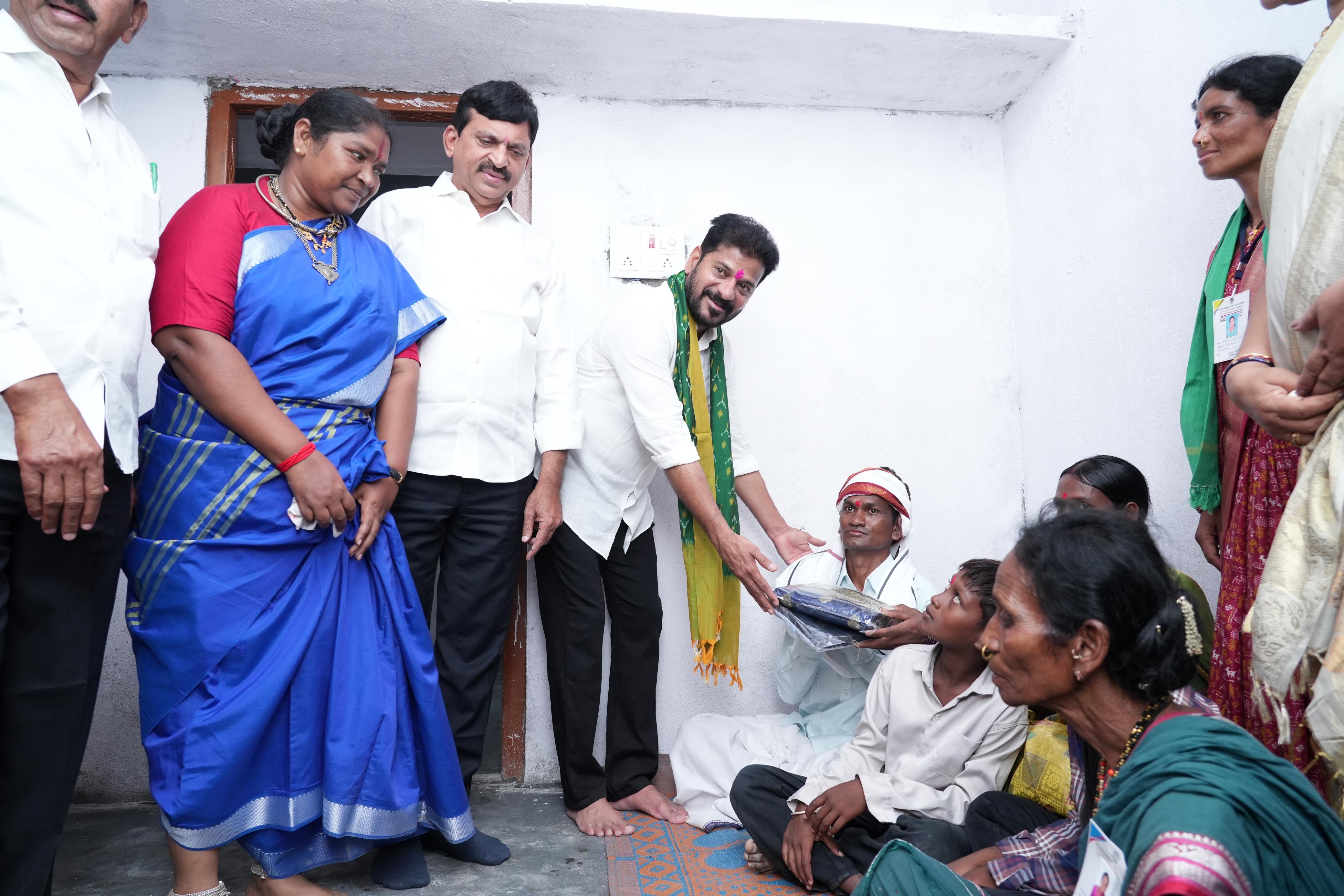 ఇందిరమ్మ ఇండ్ల సామూహిక గృహప్రవేశాల్లో సీఎం రేవంత్ రెడ్డి