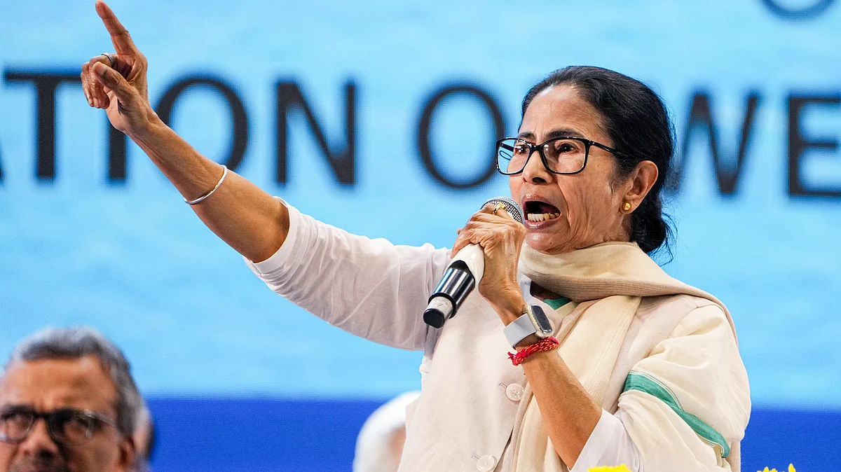 మమతా వ్యాఖ్యలతో రాజకీయ వివాదం