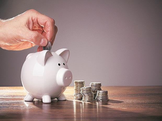 భవిష్యత్ భద్రత కోసం పొదుపుల బాటలో భారతీయులు