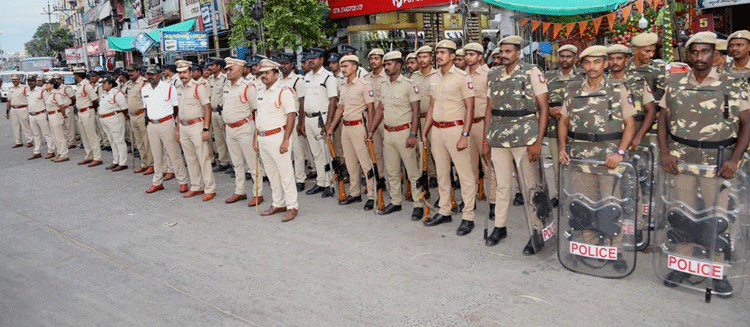 హింసాత్మక ఆందోళనపై కఠిన చర్యలు: పోలీసులు