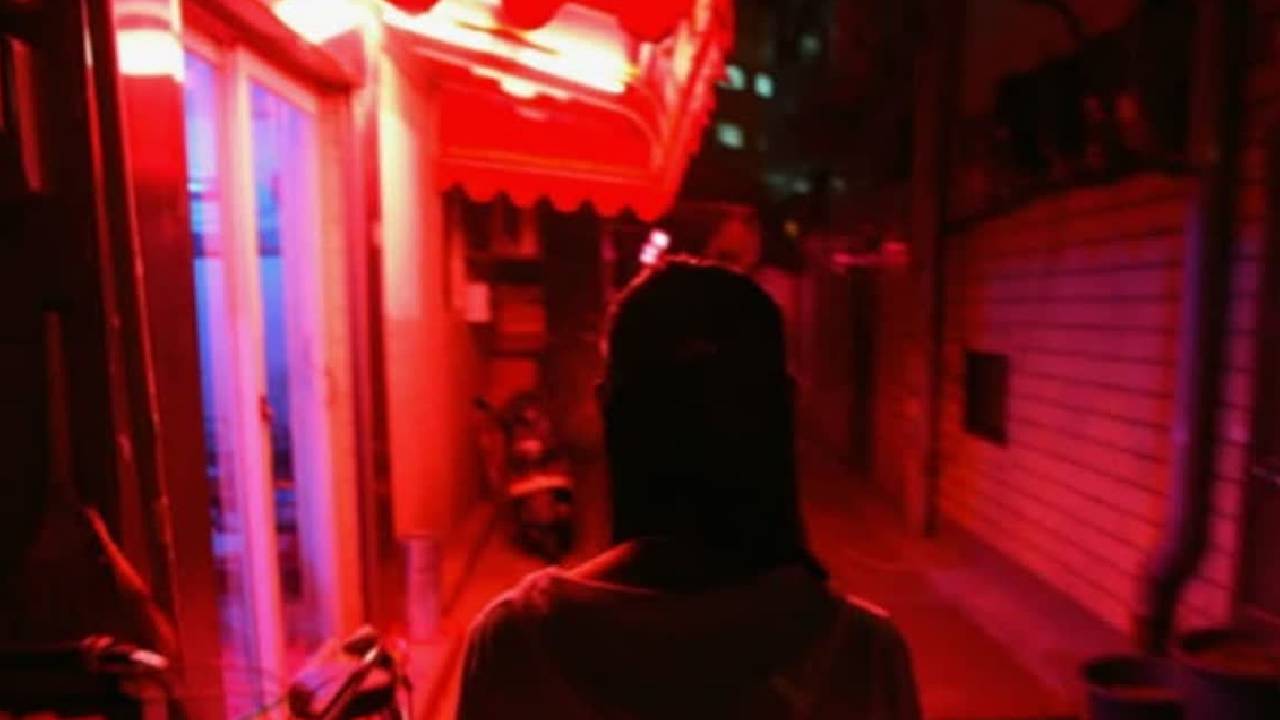 మాదాపూర్‌లో వ్యభిచార ముఠా గుట్టురట్టు