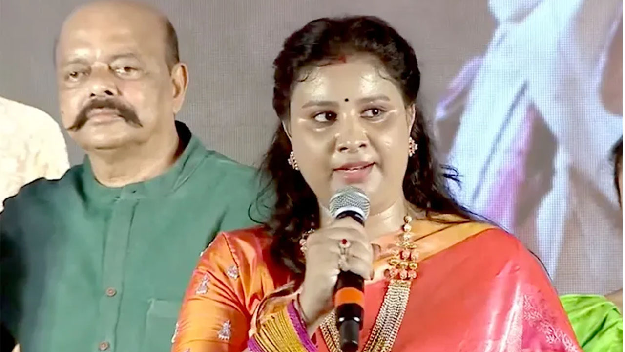 Women Congress Leaders Fire at Konda Sushmitha