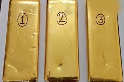 DRI Officials Seize Gold and Foreign Currency on Vijayawada Outskirts
