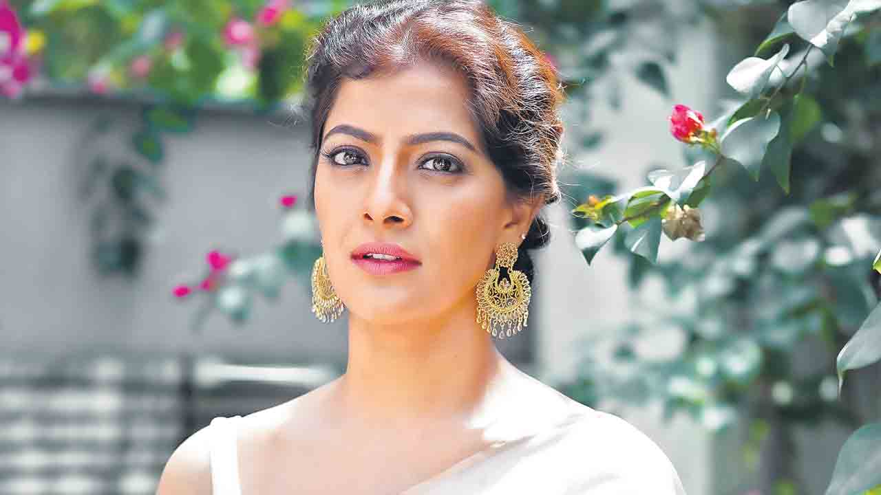 ప్రమోషన్స్పై ఆరోపణలను ఖండించిన వరలక్ష్మి