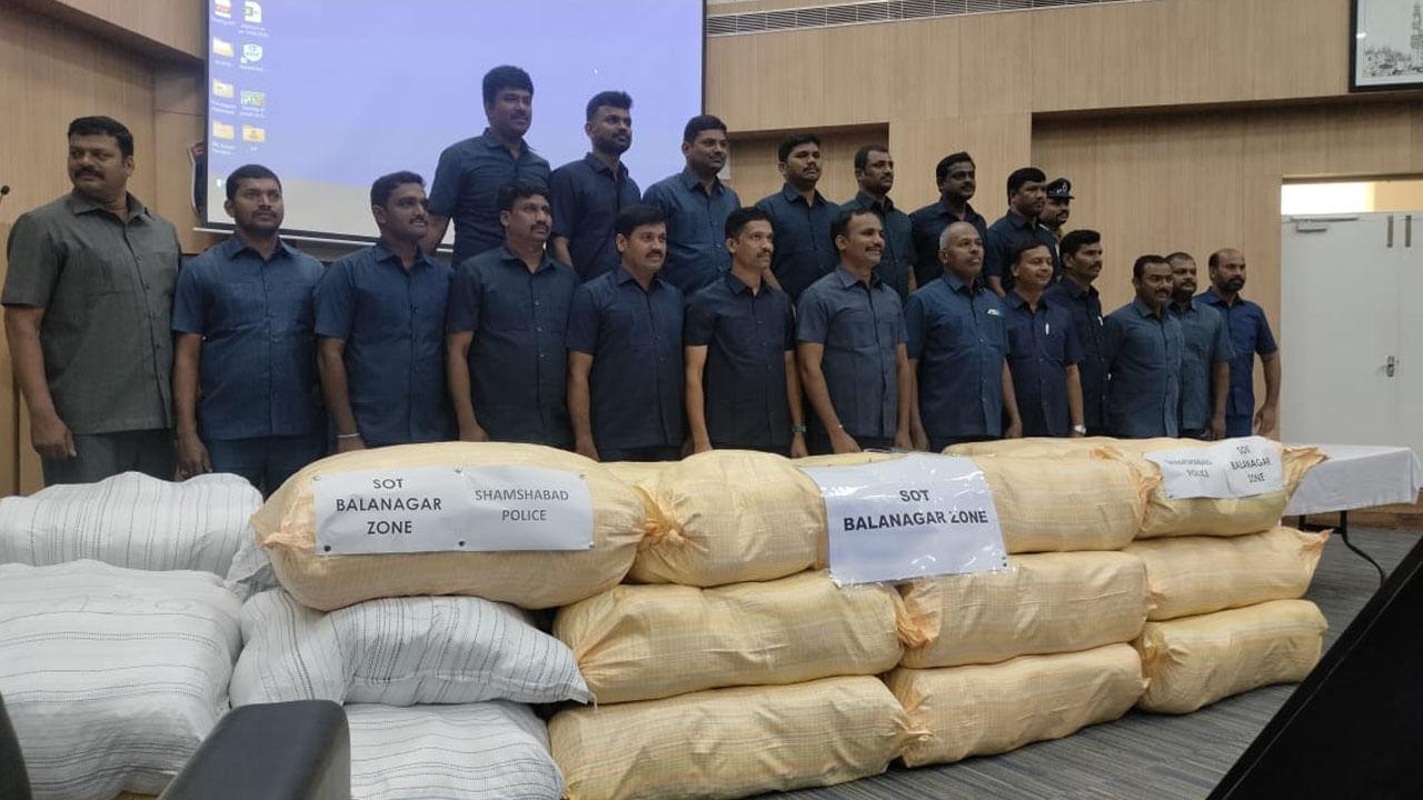 బొల్లా బ్రదర్స్‌ గంజాయి దందా గుట్టురట్టు..