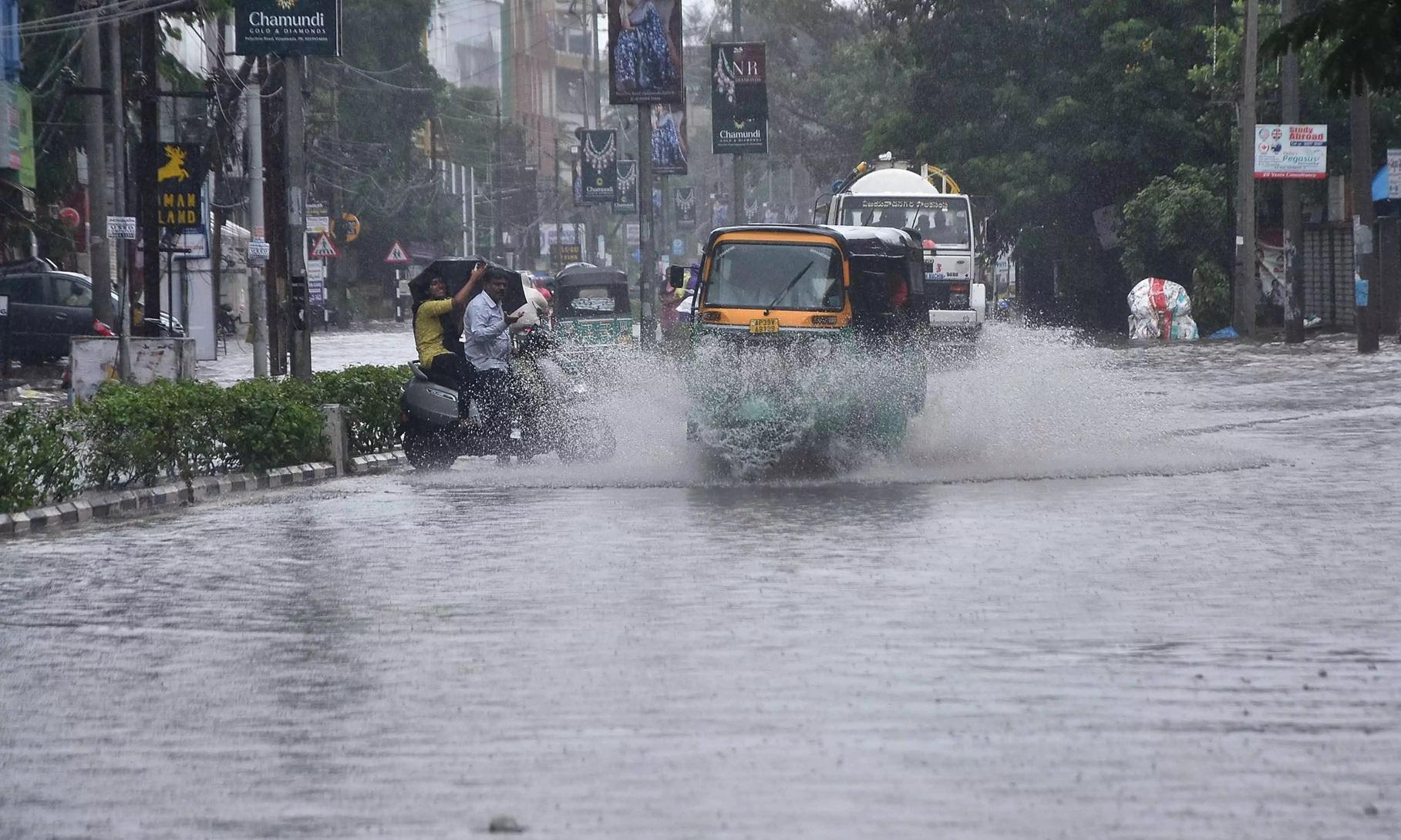 Heavy Rain Alert Issued for 12 Districts in Andhra Pradesh