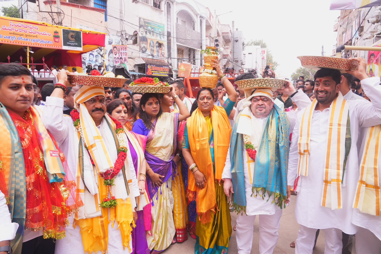 Lal Darwaza Bonalu Celebrations Turn into a Visual Spectacle