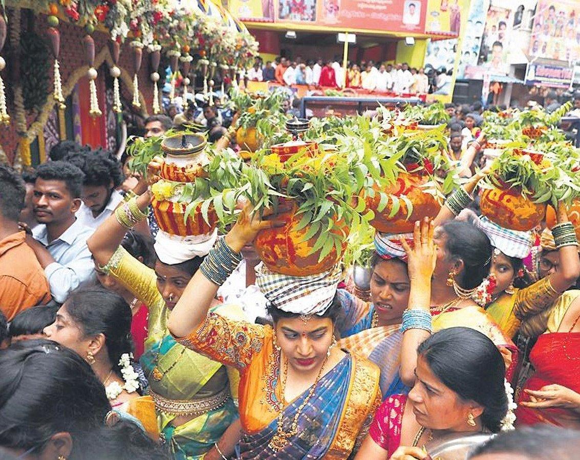 తెలంగాణ ఆషాఢ బోనాల జాతరకు సర్వం సిద్ధం...