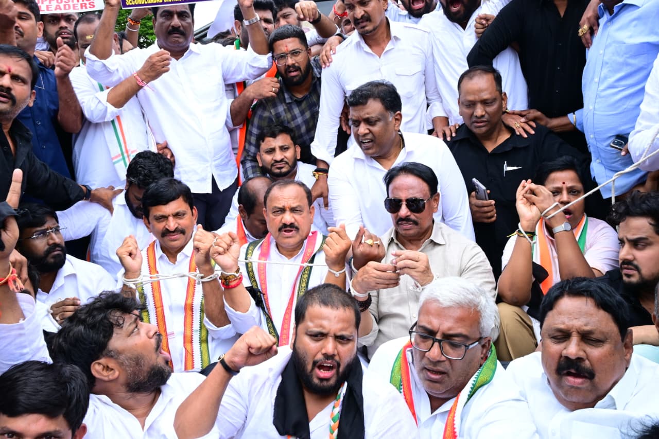 Congress Leaders Detained During 'Chalo Lok Bhavan' Protest in Hyderabad