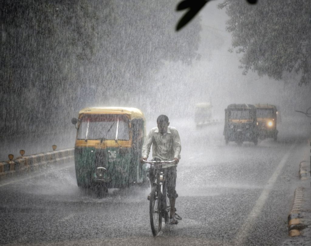నైరుతి ఎఫెక్ట్ మొదలైందా..? తెలంగాణలో వర్షాలు, ఎల్లో అలర్ట్