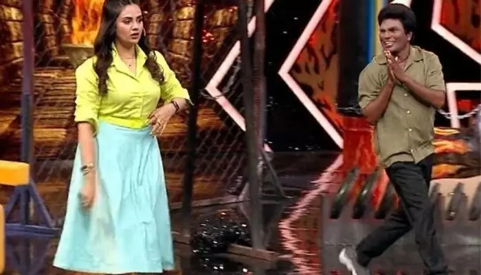 ‘బిగ్‌బాస్‌ అగ్నిపరీక్ష’లో శ్రీముఖి తీరుపై ట్రోలింగ్‌..