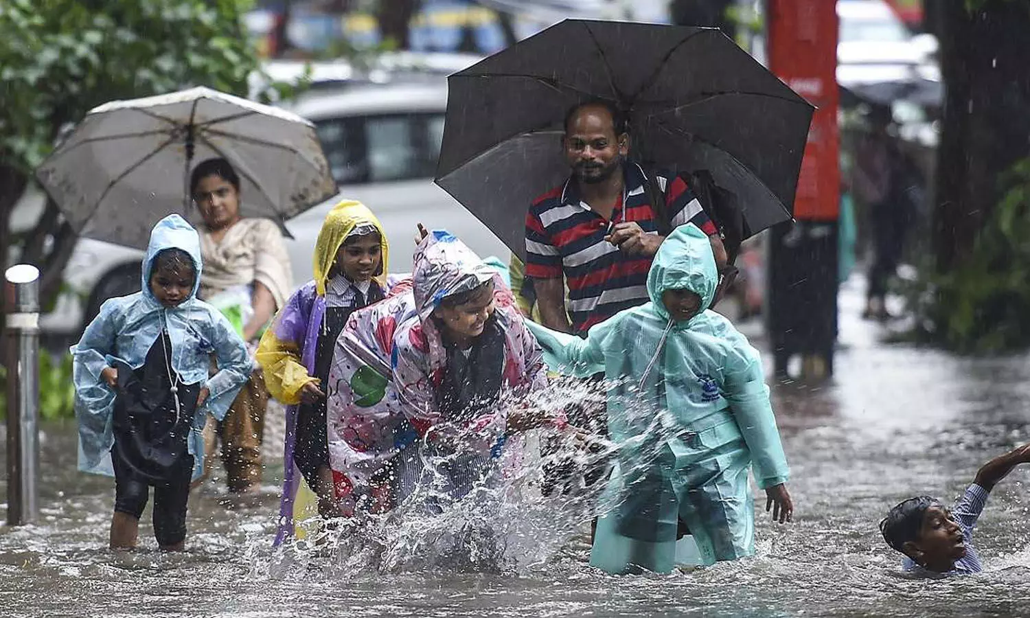 తుఫాను ముప్పుతో శ్రీకాకుళంలో హై అలర్ట్