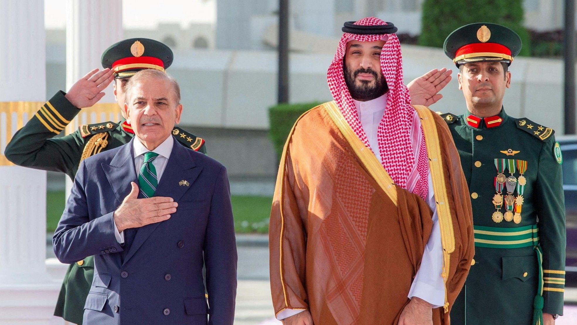 Pakistan Deploys Large Military Force to Saudi Arabia