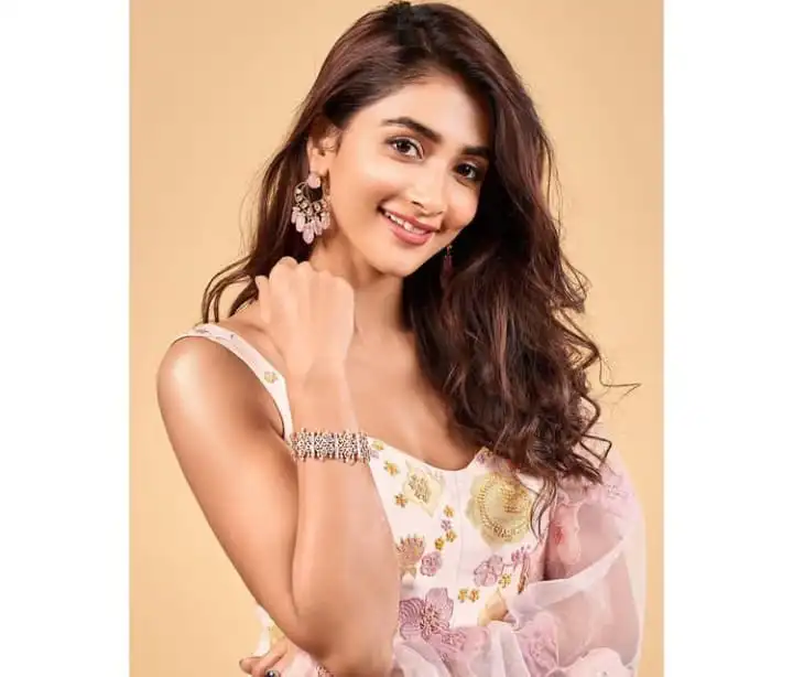 పూజా హెగ్డేకు మరో బాక్సాఫీస్ షాక్..