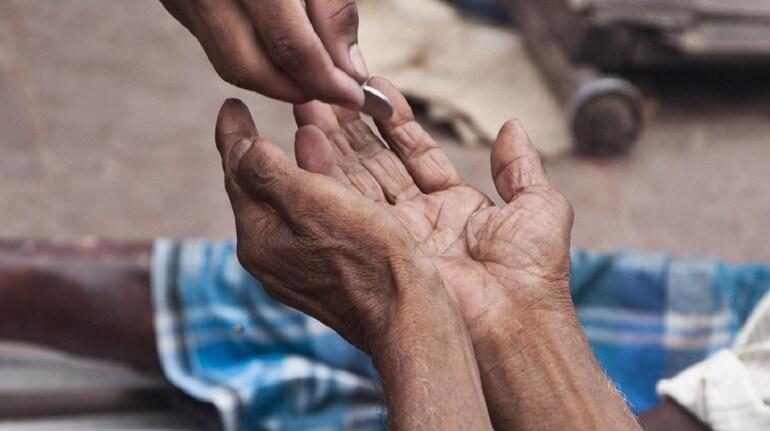 Tamil Nadu Alms-Seeker Inspires Nation With Extraordinary Charity!