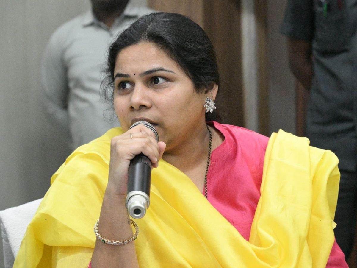 Tension Escalates in Ahobilam as Akhila Priya Challenges Gangula Family Over Allegations