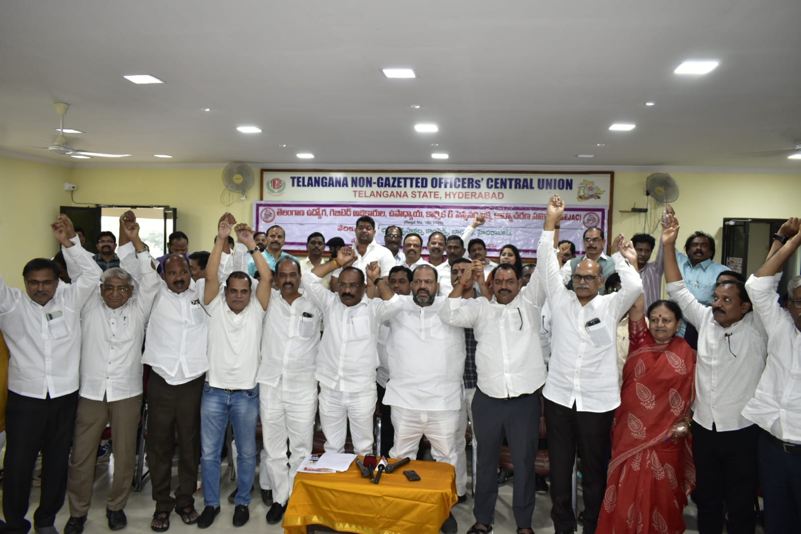 తెలంగాణ ప్రభుత్వానికి ఉద్యోగ సంఘాల అల్టిమేటం