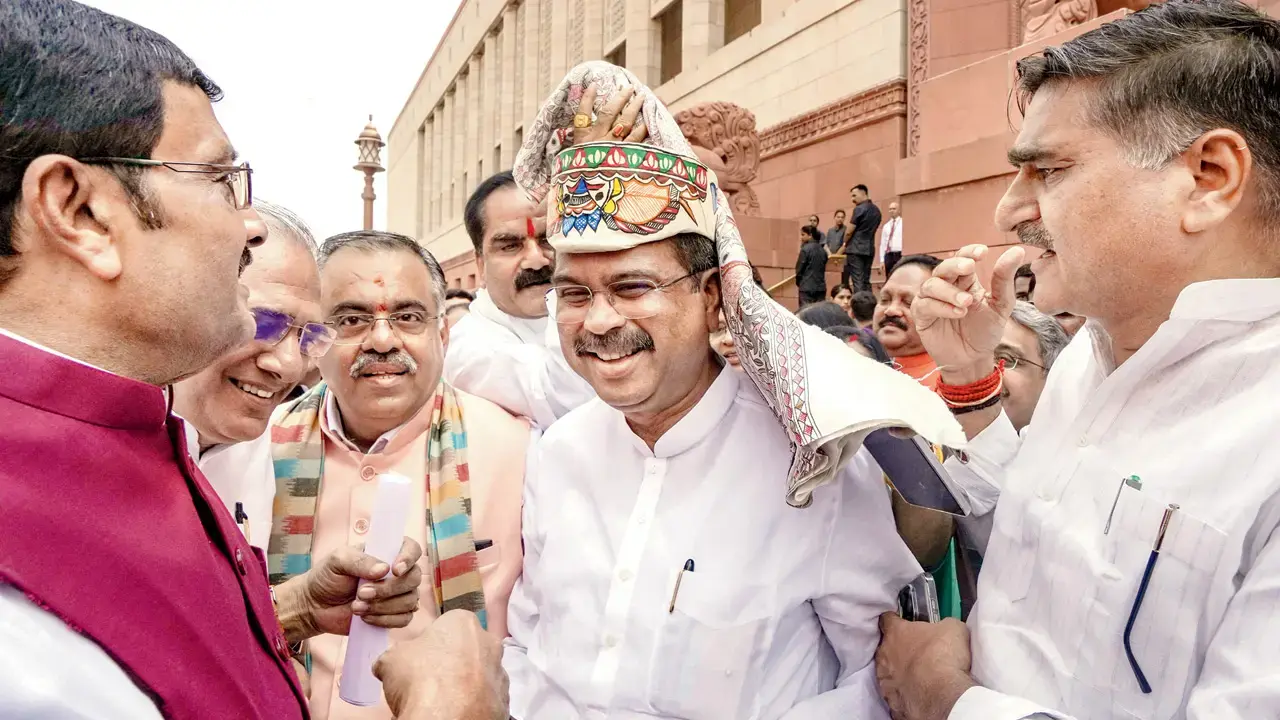 Massive Crowd for Pradhan at the Airport