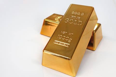 Domestic Gold and Silver Prices Edge Lower