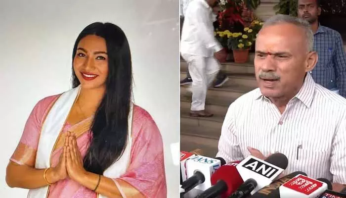 Karnataka MLA’s Daughter Allegedly Slaps Woman SI at Temple 