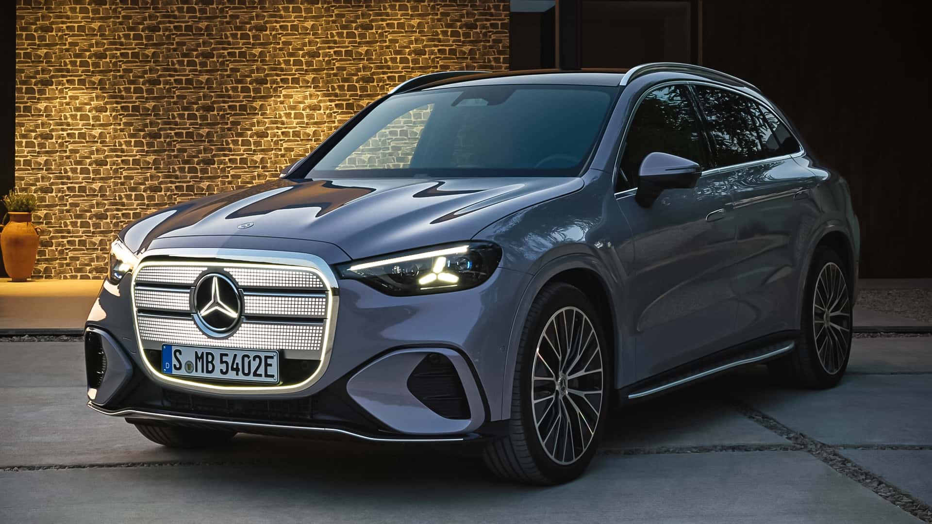 Mercedes' new SUV is attracting luxury car enthusiasts.