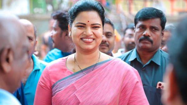 వైఎస్సార్‌సీపీ నేత విడుదల రజిని విషయంలో పోలీసుల తీరుపై చర్యలు