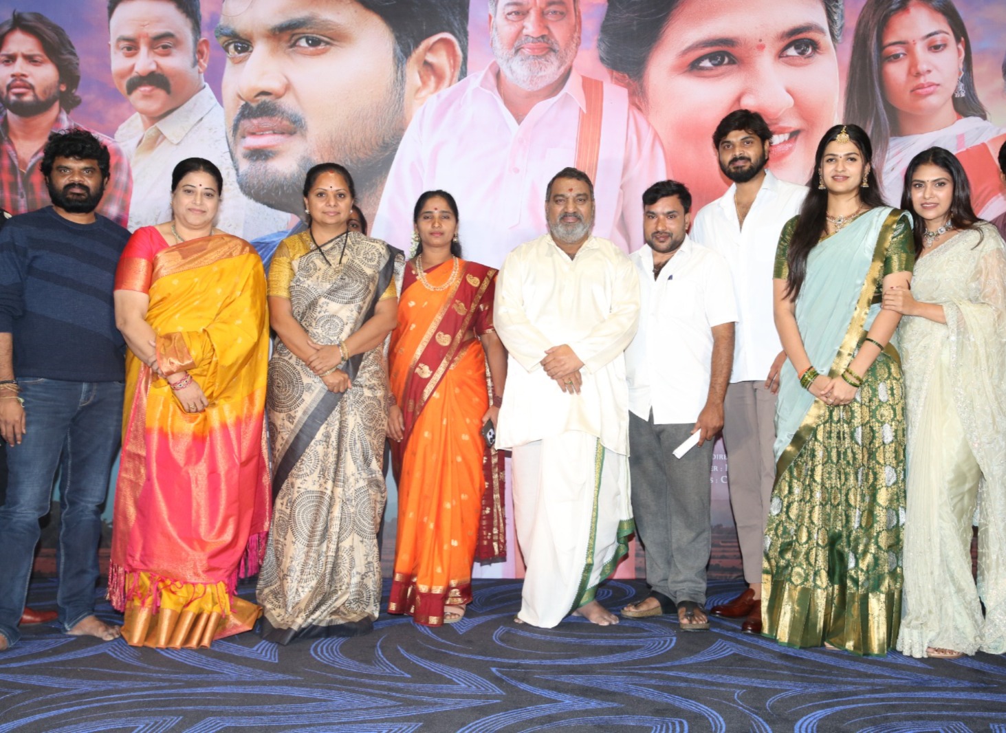 చిన్న సినిమాలకు ప్రభుత్వం అండగా నిలవాలి: కల్వకుంట్ల కవిత