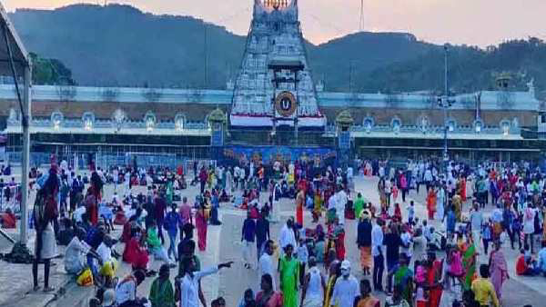 Heavy Devotee Rush in Tirumala Over Weekend