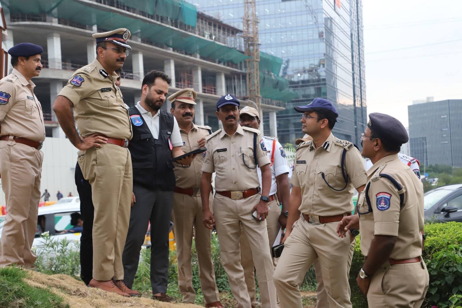 హైదరాబాద్ ఐటీ కారిడార్లో ట్రాఫిక్ కష్టాలకు చెక్..