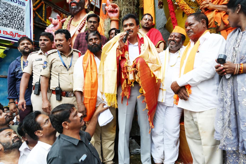 Telangana DGP C.V. Anand Visits Khairatabad Ganesh Idol