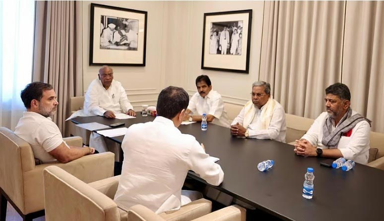 సీఎం మార్పుపై కాంగ్రెస్ కీలక సమావేశాలు