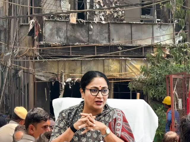 అక్రమ నిర్మాణాలపై ఢిల్లీ ప్రభుత్వం సీరియస్...