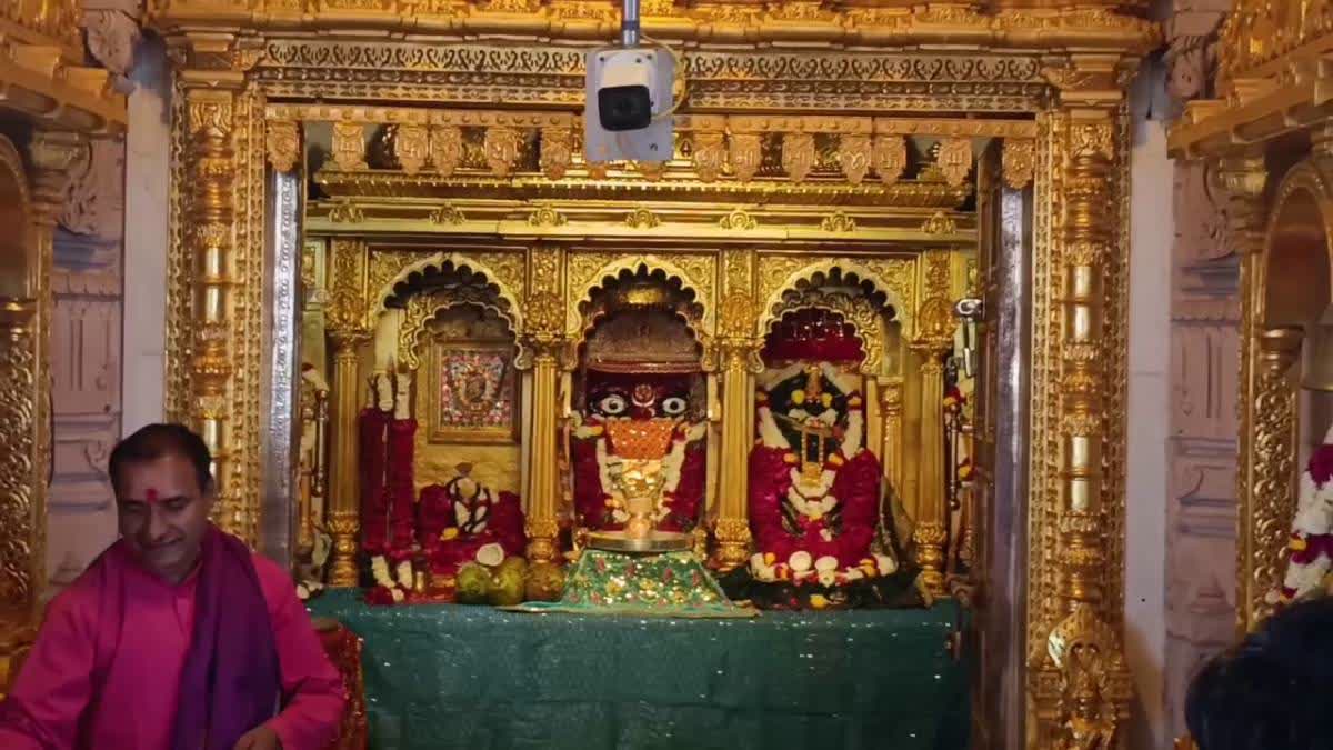 పావాగఢ్ మహాకాళి ఆలయం.. 500 ఏళ్ల తర్వాత ఎగిరిన పవిత్ర ధ్వజం వెనుక చరిత్ర ఇదే!