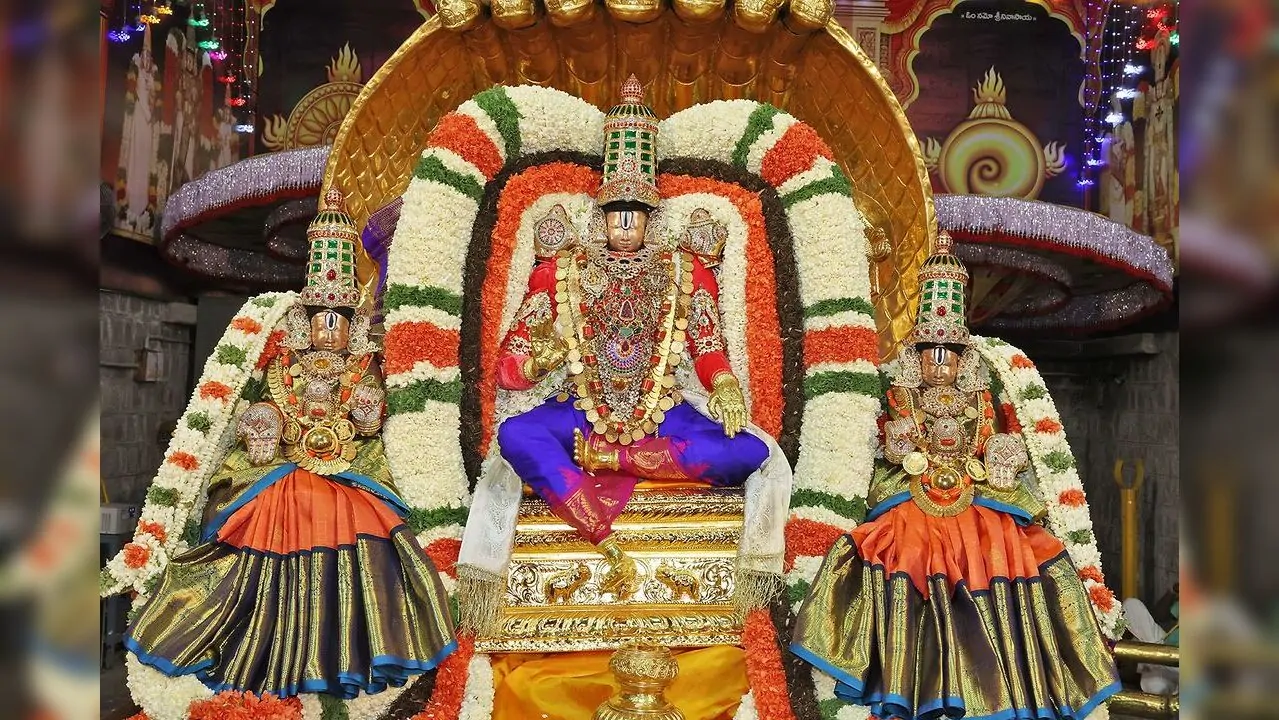 శ్రీవారి బ్రహ్మోత్సవాల పుష్పాలంకరణలకు భక్తుల ప్రశంసలు