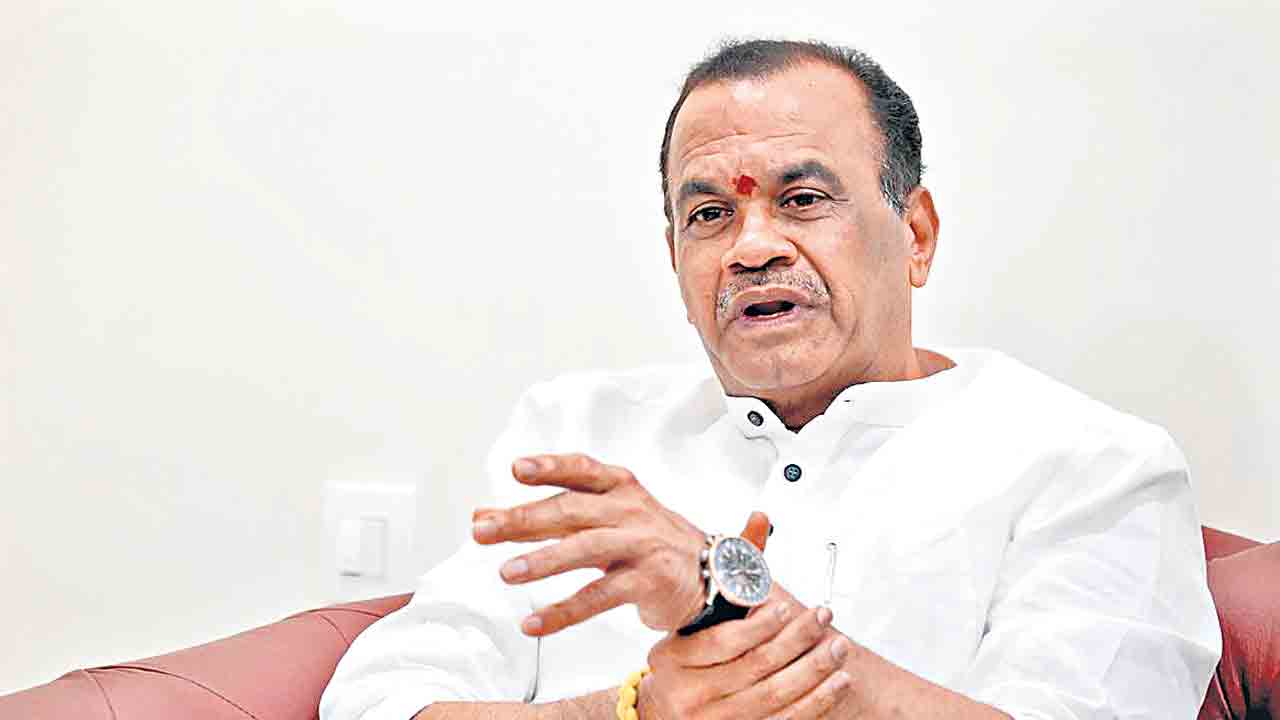 Minister Komatireddy Meets NHAI Chairman Over Highway Expansion