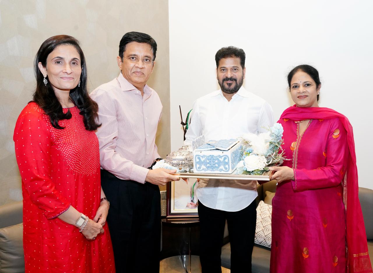 సీఎం రేవంత్ రెడ్డికి కావ్య మారన్ వివాహ రిసెప్షన్ ఆహ్వానం