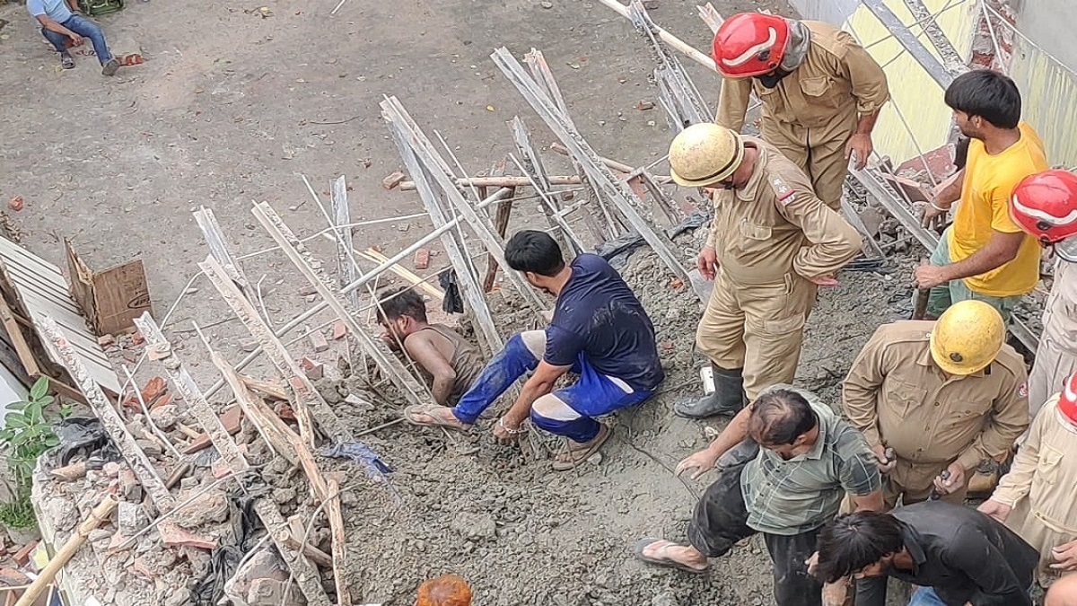 ఢిల్లీలో నిర్మాణ ప్రమాదం కలకలం