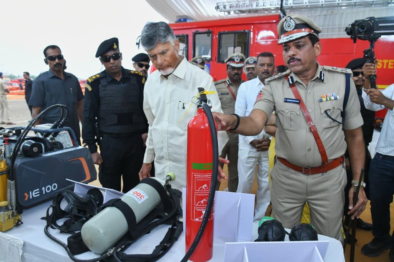 ఏపీ అగ్నిమాపక శాఖలోకి ఆధునిక వాహనాలు..