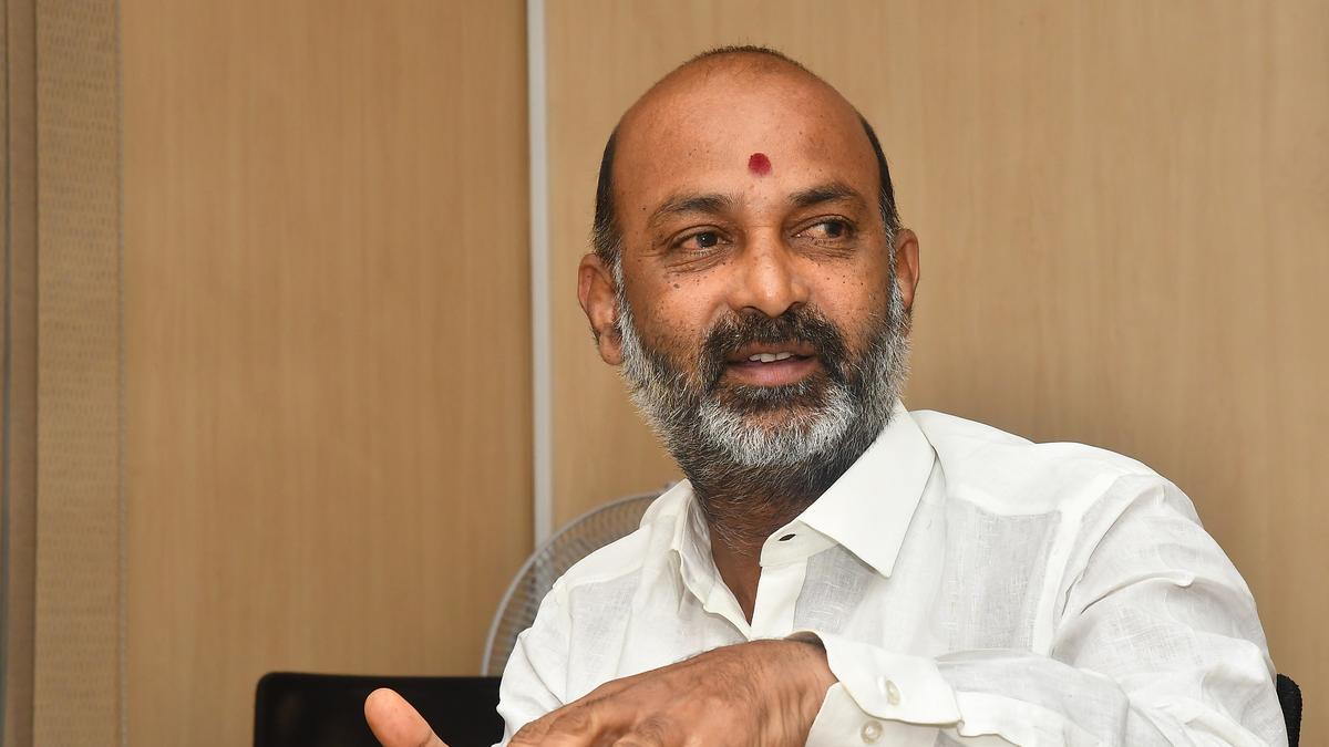 రాష్ట్రంలో ఫీజు రీయింబర్స్మెంట్కే దిక్కులేదు: బండి సంజయ్