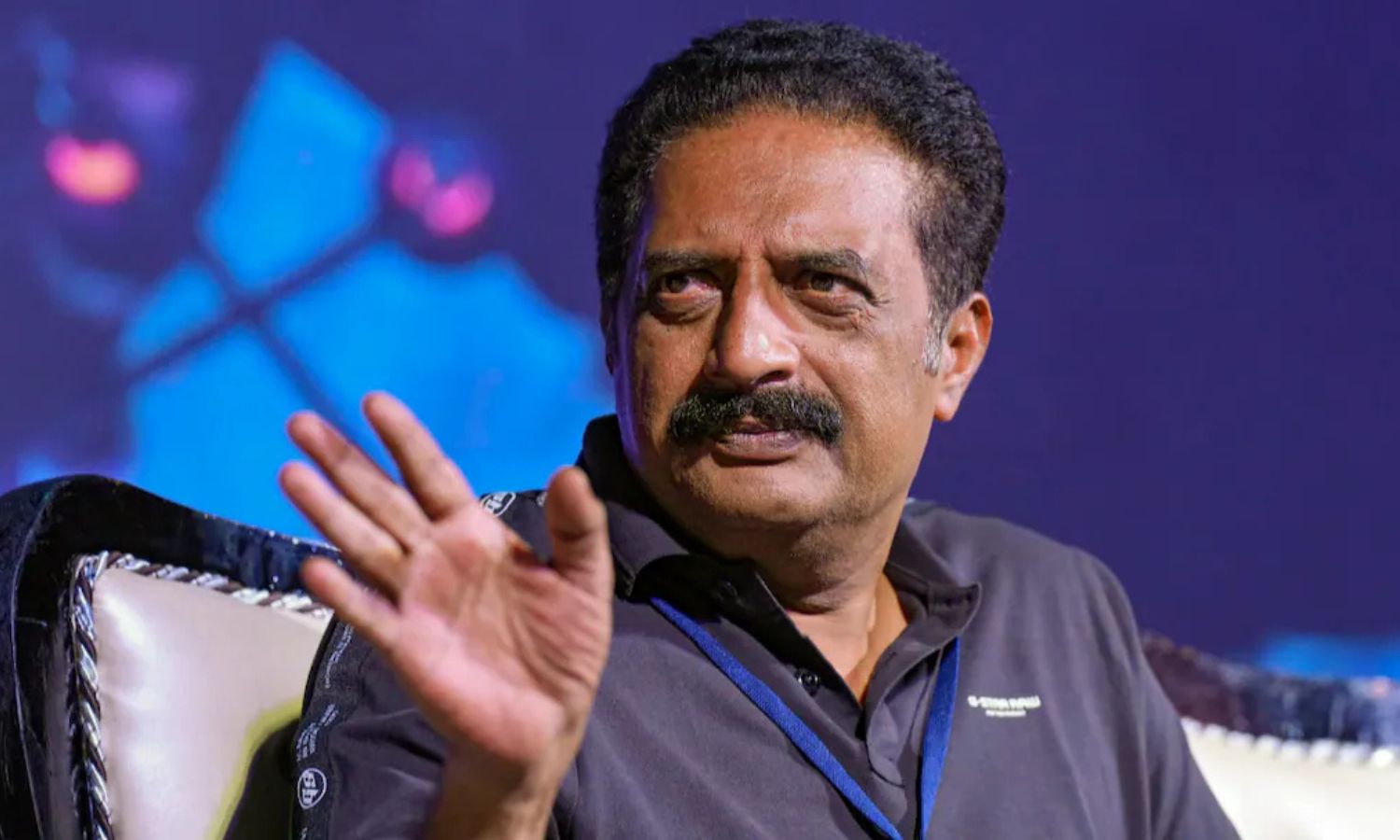 ప్రకాశ్ రాజ్ ఆకస్మిక ఎంట్రీ.. రాజకీయ వర్గాల్లో చర్చ